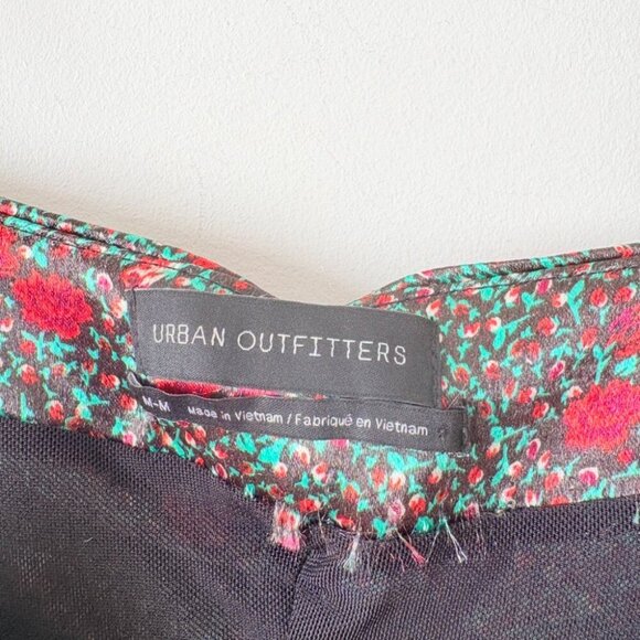 Urban Outfitters Iris Satin Ruched Mini Dress Black Red Rose Floral Size Medium - Picture 5 of 6